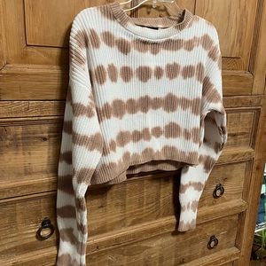 White/tan tie die crop sweater